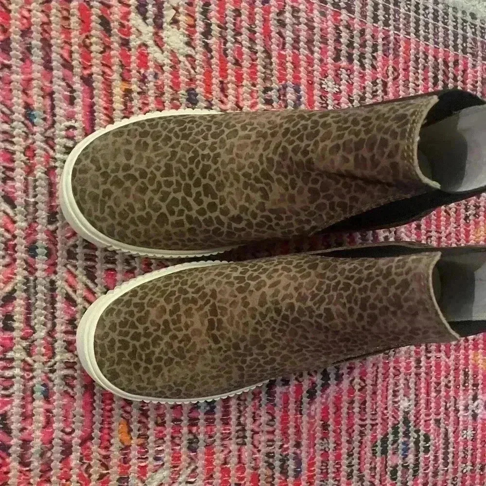 Dolce Vita Cola Leopard Suede - Picture 2 of 6